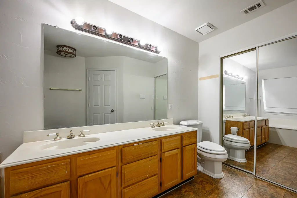 Before Master Bathroom Remodel 5