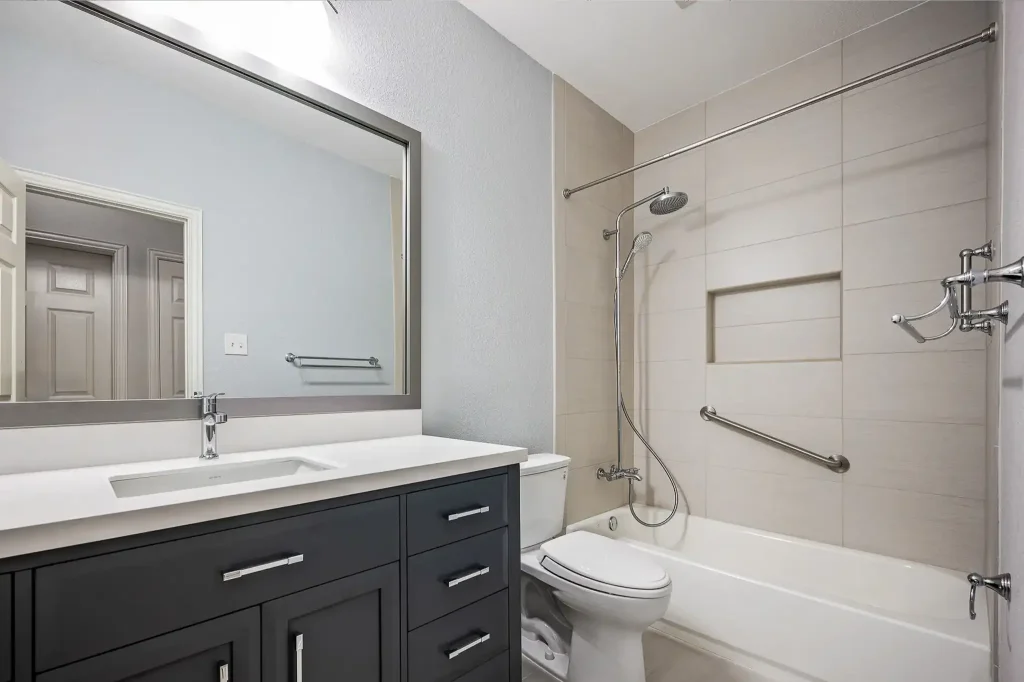guest bathroom in plano after remodel 04