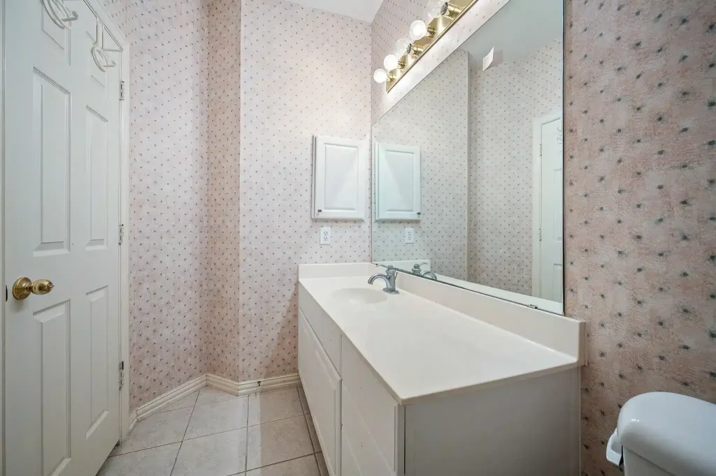 guest bathroom in plano before remodel 03